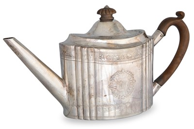 Lot 483 - A GEORGE III IRISH SILVER TEA POT, with wooden...