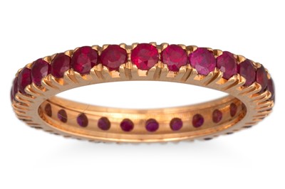 Lot 214 - A RUBY ETERNITY RING, the circular stones...