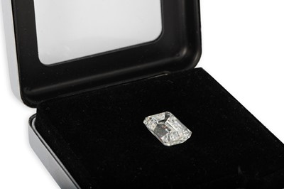 Lot 263 - AN IMPORTANT LOOSE DIAMOND, the emerald cut...