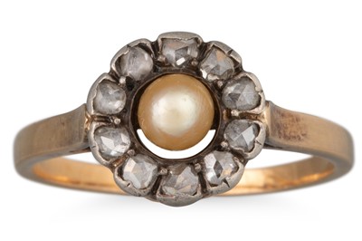 Lot 277 - AN ANTIQUE PEARL AND DIAMOND CLUSTER RING,...