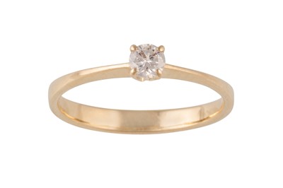 Lot 230 - A SOLITAIRE DIAMOND RING, mounted in 18ct...