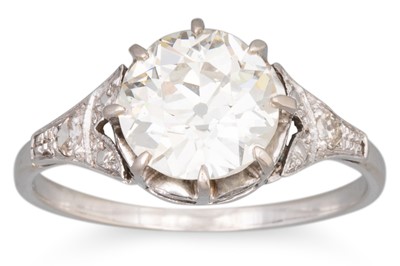 Lot 341 - A DIAMOND SOLITAIRE RING, the old cut diamond...