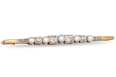 Lot 115 - AN ANTIQUE DIAMOND AND PEARL BROOCH, the old...