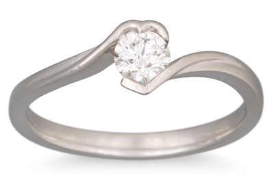 Lot 116 - A DIAMOND SOLITAIRE RING, the brilliant cut...