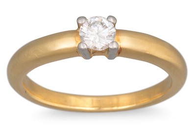 Lot 118 - A DIAMOND SOLITAIRE RING, the brilliant cut...