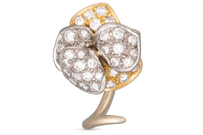 Lot 125 - A DIAMOND CLUSTER RING, pavé set in a floral...