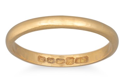 Lot 5 - AN 18CT GOLD BAND RING, by Lorcan Brereton,...