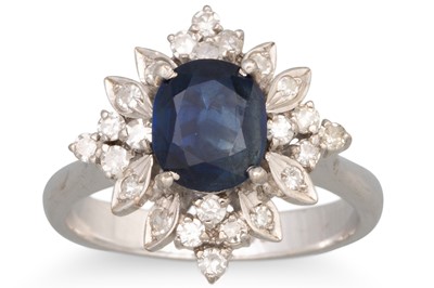 Lot 271 - A SAPPHIRE AND DIAMOND CLUSTER RING, the oval...