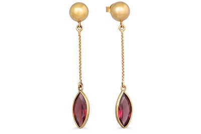 Lot 247 - A PAIR OF GARNET DROP EARRINGS, mounted in...