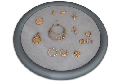 Lot 206 - VARIOUS GOLD ITEMS, 19 g.