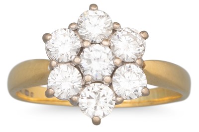 Lot 330 - A DIAMOND CLUSTER RING, the round brilliant...