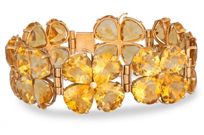 Lot 339 - A CITRINE BRACELET, comprising quatrefoil...