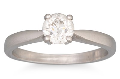 Lot 233 - A DIAMOND SOLITAIRE RING, the old cut diamond...