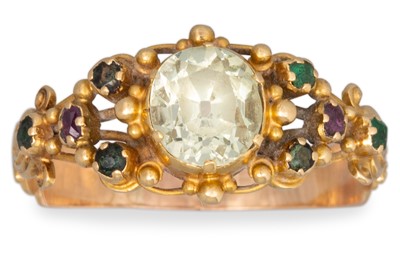 Lot 238 - AN ANTIQUE GREEN CHRYSOBERYL SET DRESS RING,...