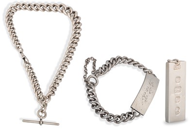 Lot 406 - A VINTAGE HEAVY SILVER GRADUATED CURB LINK...