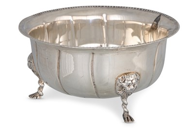 Lot 449 - A MODERN IRISH SILVER CIRCULAR SUGAR BOWL, in...