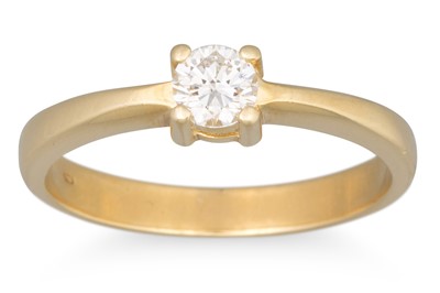 Lot 235 - A DIAMOND SOLITAIRE RING, the brilliant cut...