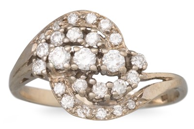 Lot 31 - A DIAMOND CLUSTER RING, of cross-over design...