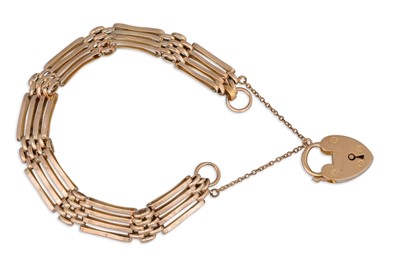 Lot 63 - AN ANTIQUE GOLD GATE BRACELET, padlock clasp...