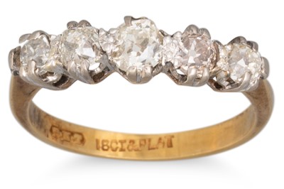 Lot 71 - AN ANTIQUE DIAMOND FIVE STONE RING, the old...