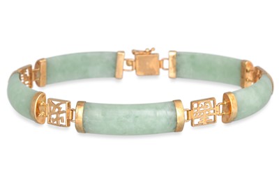 Lot 81 - A 14CT GOLD AND JADE BRACELET, Asian style...