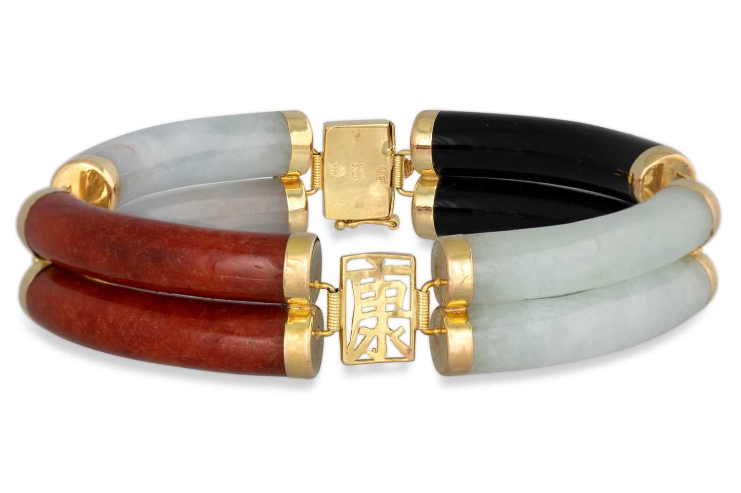 Lot 82 - A 14CT THREE COLOUR GOLD AND JADE BRACELET,