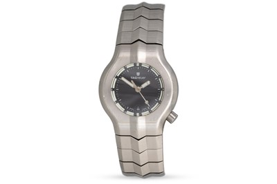 Lot 378 - A LADY'S STAINLESS STEEL TAG HEUER WRISTWATCH,...