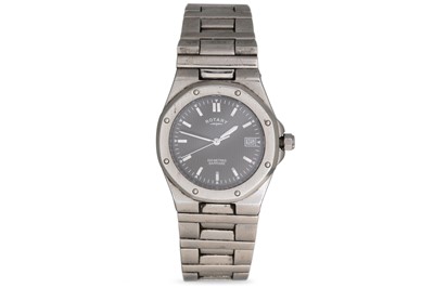 Lot 387 - A GENT'S STAINLESS STEEL ROTARY WRISTWATCH,...