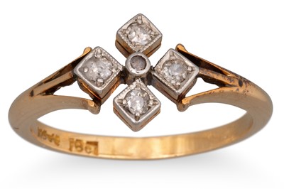 Lot 1 - A DIAMOND CLUSTER RING, mounted in 18ct yellow...