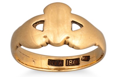 Lot 323 - AN 18CT GOLD ANTIQUE CLADDAGH RING, by Hopkins...