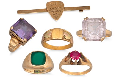 Lot 326 - A COLLECTION OF 9CT GOLD ITEMS, to include a...