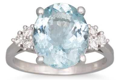 Lot 161 - AN AQUAMARINE AND DIAMOND RING, the oval...