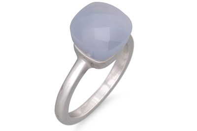 Lot 162 - A BLUE CHALCEDONY RING, mounted in white gold,...