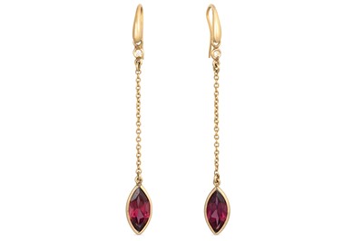 Lot 217 - A PAIR OF DIAMOND AND GARNET DROP EARRINGS,...