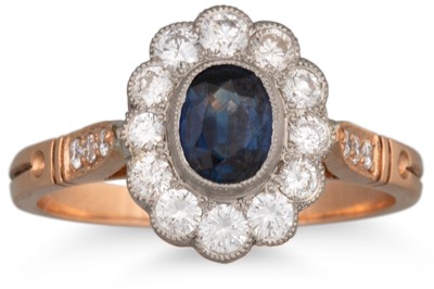 Lot 190 - A SAPPHIRE AND DIAMOND CLUSTER RING, the oval...