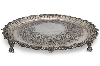 Lot 415 - A FINE GEORGE IV IRISH SILVER CIRCULAR SALVER,...