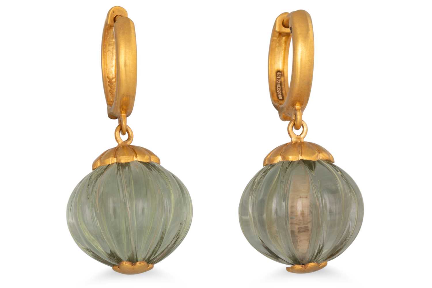 Lot 91 - A PAIR OF CARVED GREEN QUARTZ DROP EARRINGS,...