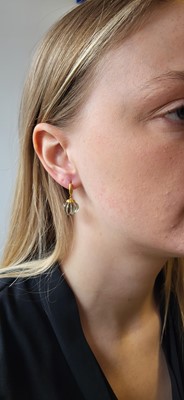 Lot 91 - A PAIR OF CARVED GREEN QUARTZ DROP EARRINGS,...