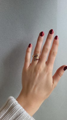 Lot 154 - A RUBY AND DIAMOND CROSS OVER RING, mounted in...