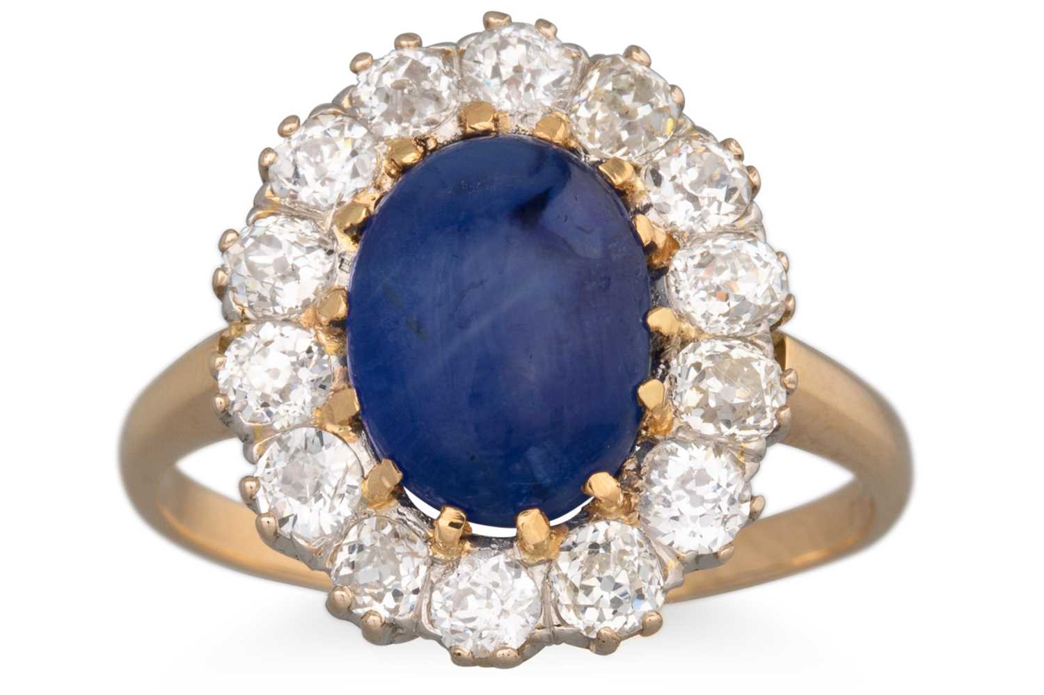 Lot 173 - A SAPPHIRE AND DIAMOND CLUSTER RING, the...