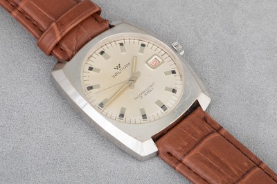 Lot 201 - A GENT'S VINTAGE 'WALTHAM' WRISTWATCH, chrome...