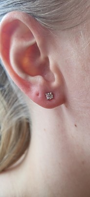 Lot 91 - A PAIR OF DIAMOND STUD EARRINGS, mounted in...