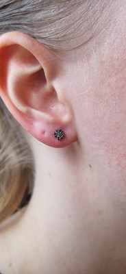 Lot 93 - A PAIR OF DIAMOND CLUSTER STUD EARRINGS,...