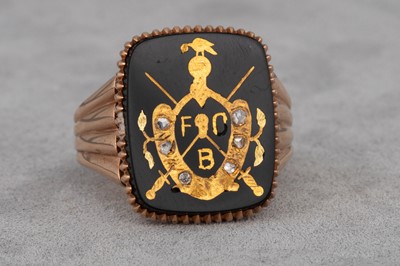 Lot 19 - AN ANTIQUE ONYX AND DIAMOND SIGNET RING,...