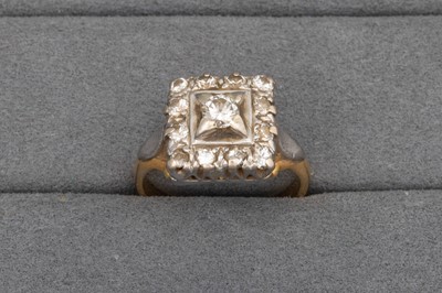 Lot 22 - A DIAMOND CLUSTER RING, of square form, in...