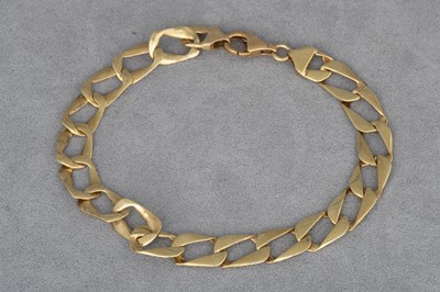 Lot 25 - A 9CT GOLD FLAT LINK CURB BRACELET, 10.7 g