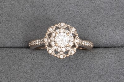 Lot 29 - A DIAMOND CLUSTER RING, the brilliant cut...