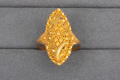 Lot 38 - A 21CT GOLD RING, of South Asian style. Size:...