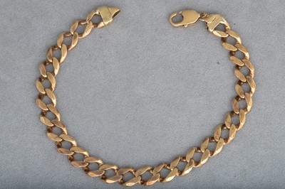 Lot 51 - A 9CT GOLD FLAT LINK CURB BRACELET, 30 g