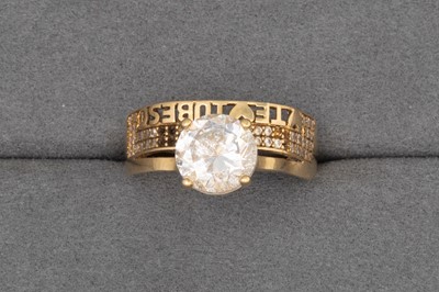 Lot 57 - A 14CT GOLD RING, stone set. Size: S